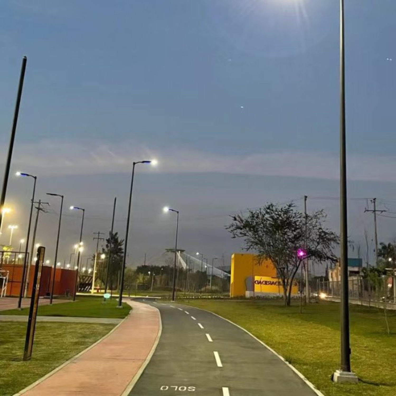 Luminaria Solar LED Alumbrado Público LAPS60 AR 60W 4000K Aluminio PROFESIONAL