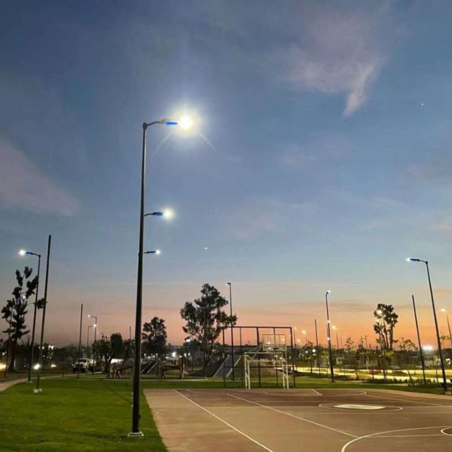 Luminaria Solar LED Alumbrado Público LAPS60 AR 60W 4000K Aluminio PROFESIONAL