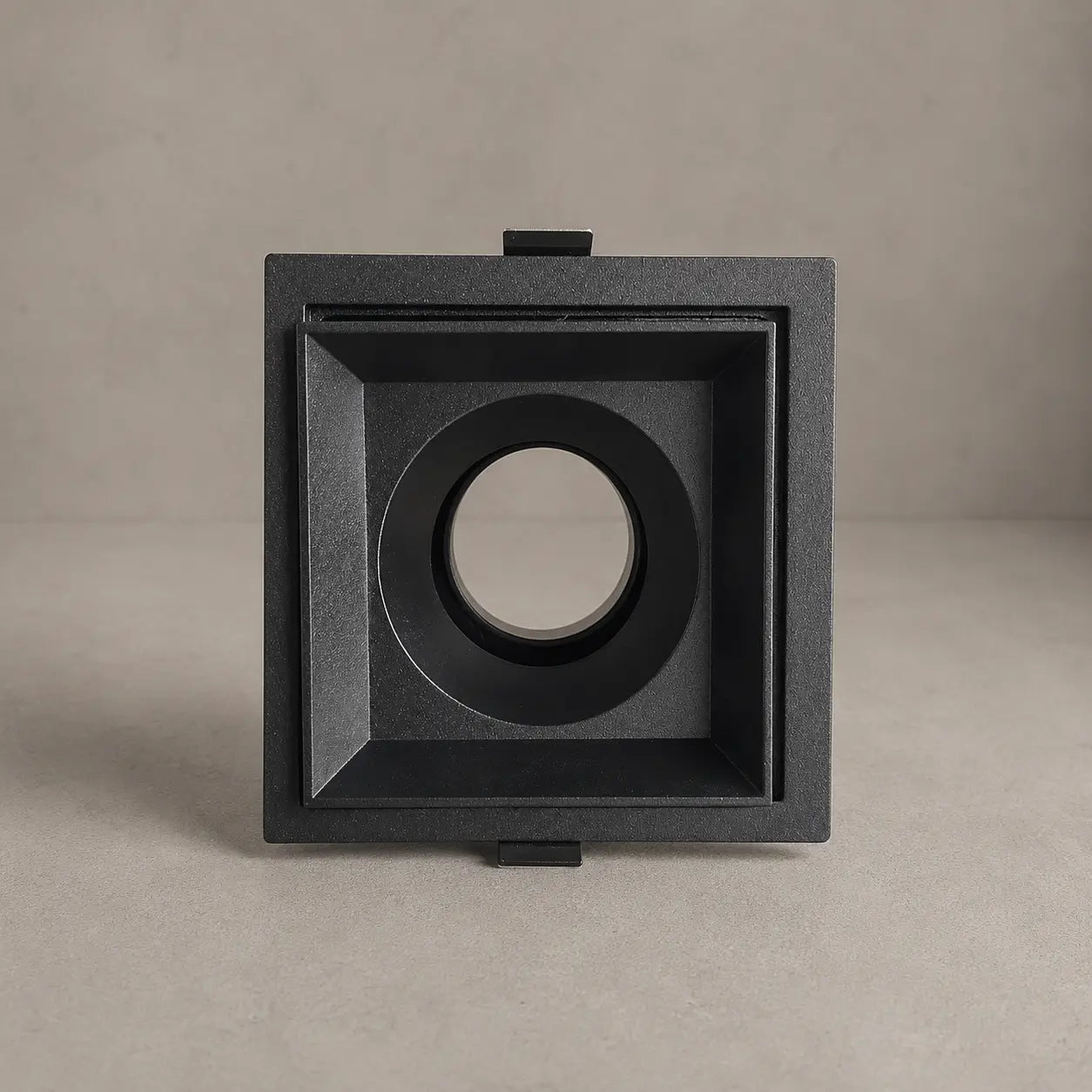 Ojo de Buey Cuadrado Semi Recesado Aluminio + PVC para Bombillo GU10
