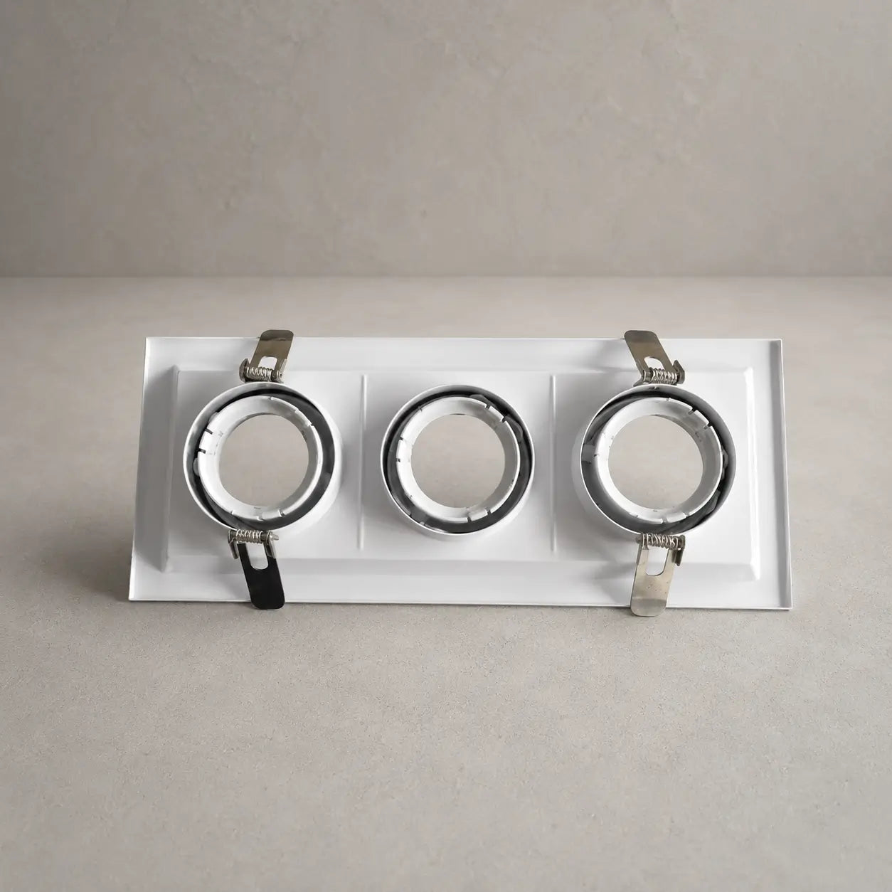 Ojo de Buey Cuadrado Triple en Metal para Bombillo GU10